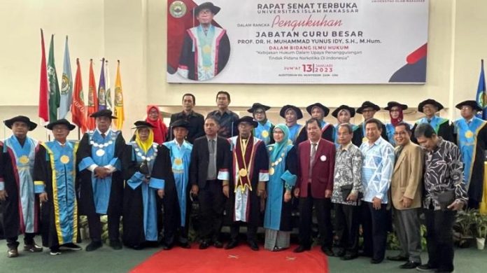 Dr Muhammad Yunus Idy usai dinobatkan sbagai Profesor pertama Fakultas Hukum UIM